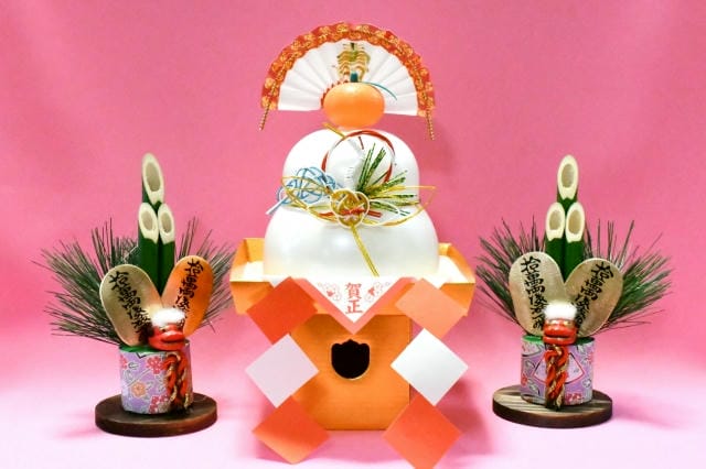 鏡餅のプラスチックは使い回してもいい？縁起物の扱いや注意点