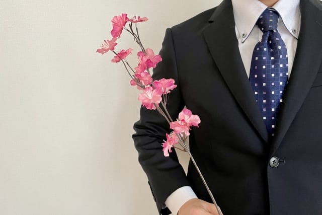 成人式に黒スーツはだめなのか？礼服との違いや選び方のポイント