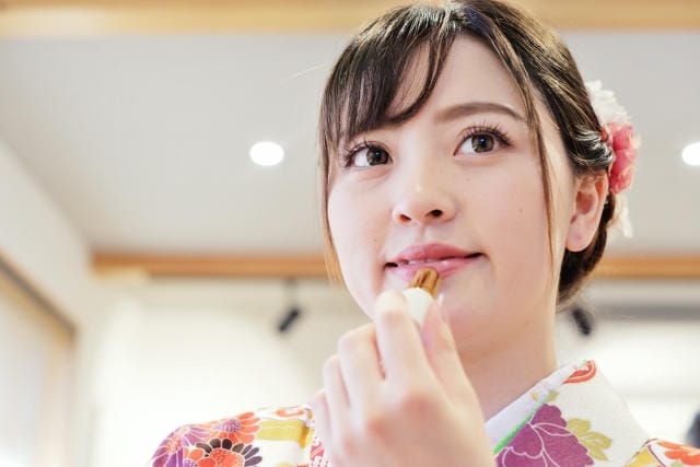 成人式のメイクを自分でやる人の割合は?判断の基準やプロの活用法