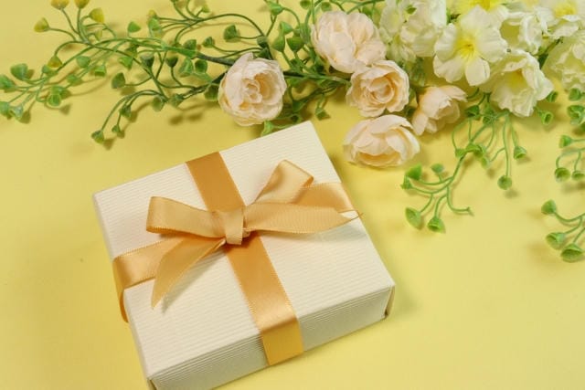 ホワイトデーで早めに渡すのはあり？前倒しするメリットとマナー
